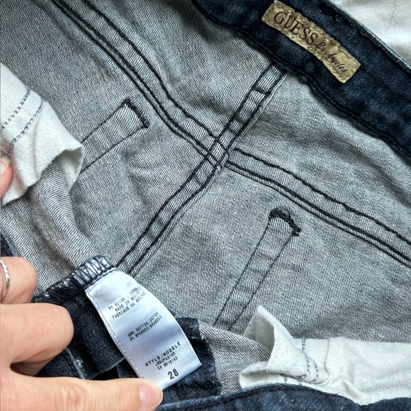 Guess Jeans - Picture 2 of 7